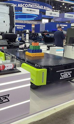 Концерн «Уралвагонзавод» впервые показал на «Иннопроме» автономную платформу с роборукой