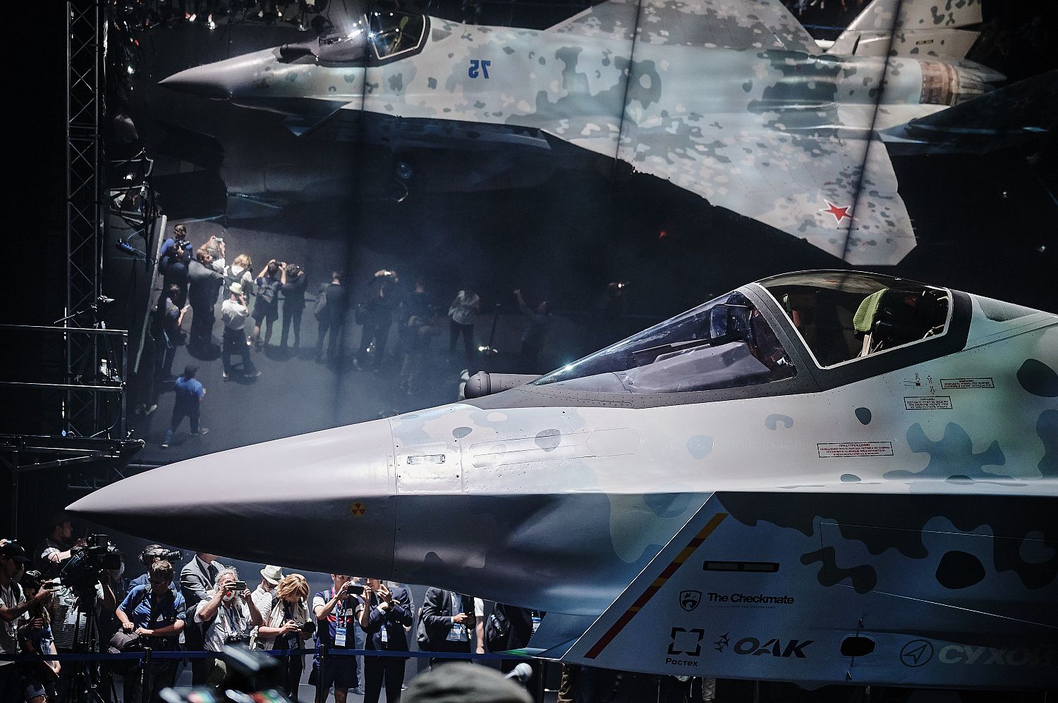 Ростех показал лимитированный парфюм Checkmate для Dubai Airshow 2021