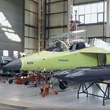 Первый опытный образец самолета Як-130М готов к наземным испытаниям