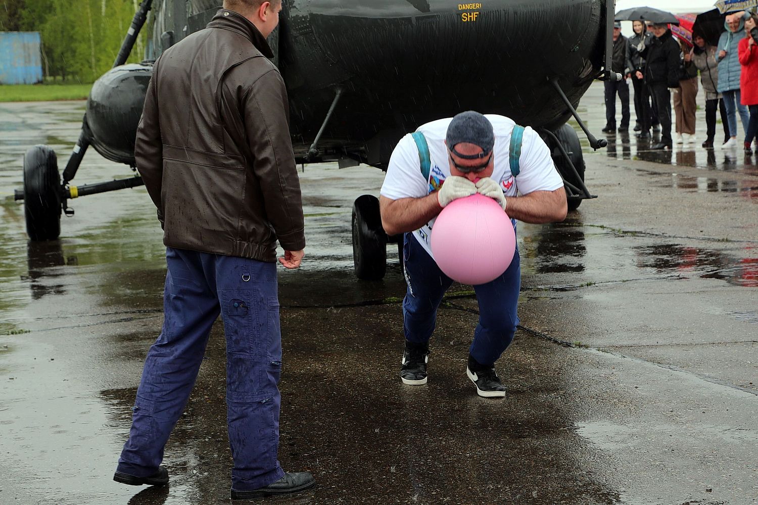 На КВЗ установлен мировой рекорд по буксировке вертолетов