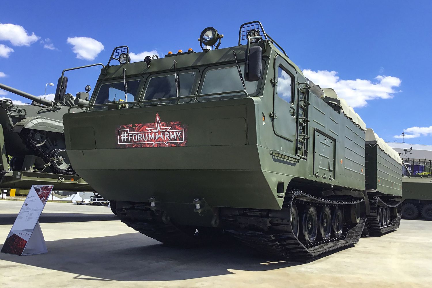 Уралвагонзавод досрочно поставил Минобороны партию транспортеров ДТ-10ПМ