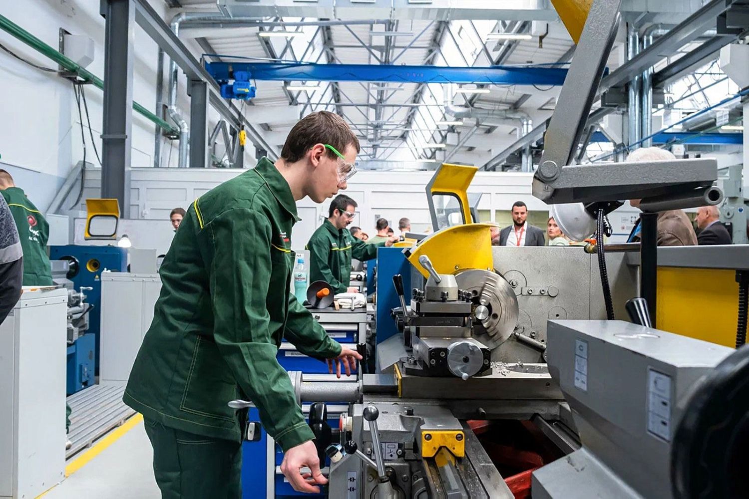 Колледжи Москвы подготовят мультиспециалистов для авиастроительных предприятий Ростеха 