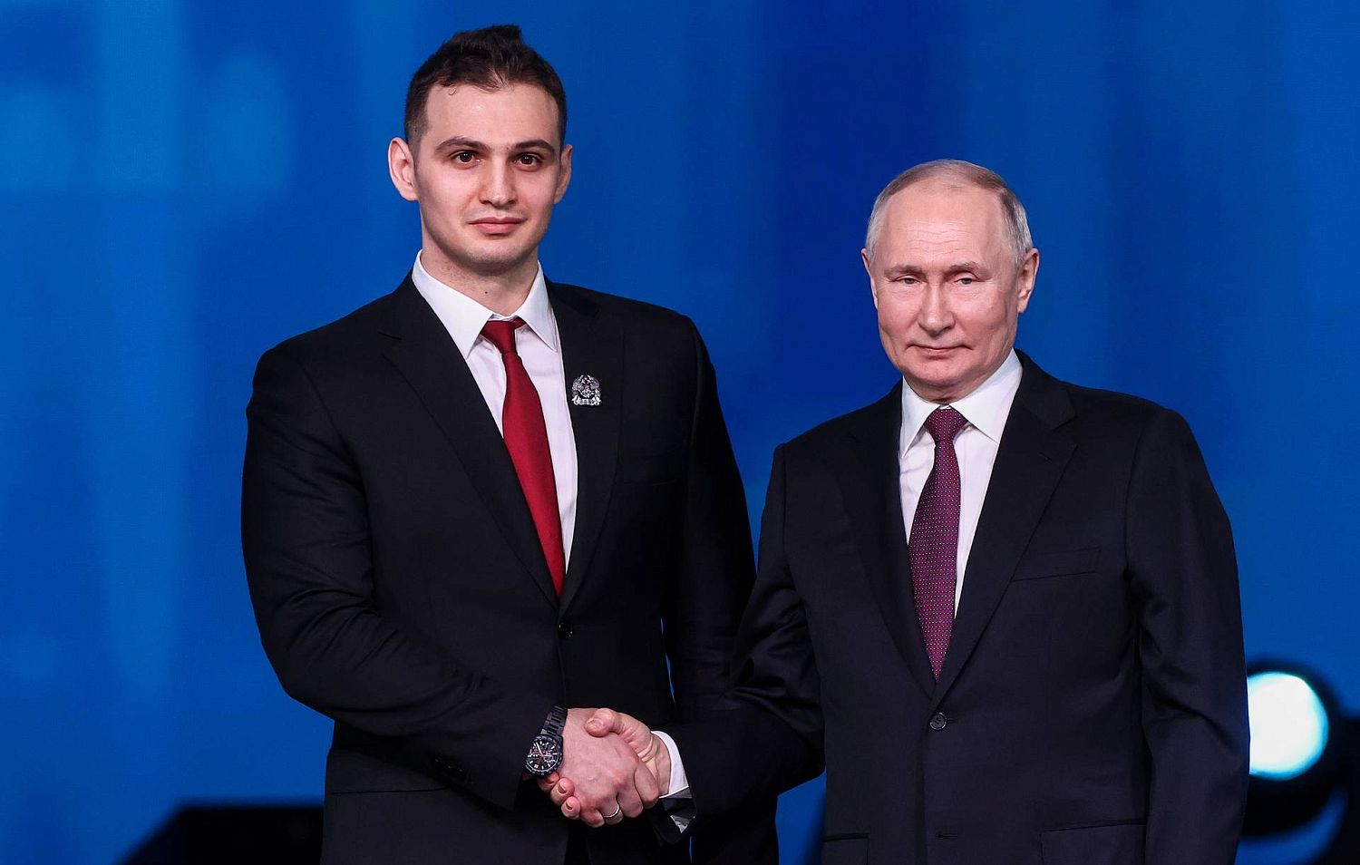 Президент РФ вручил премию сотруднику ОКБ им. А. Люльки 