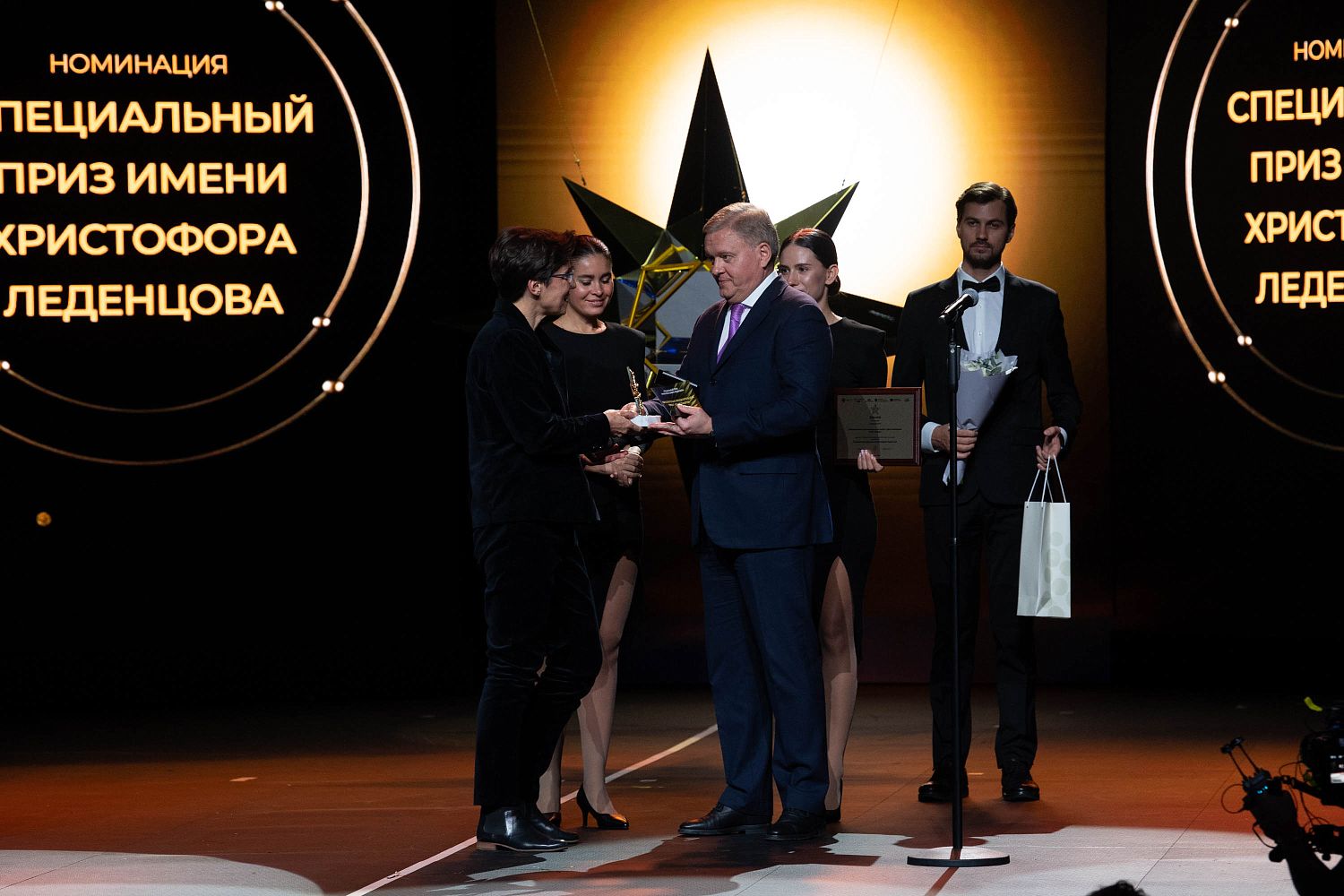 Ростех наградил специальным призом победителя всероссийской премии «За верность науке»