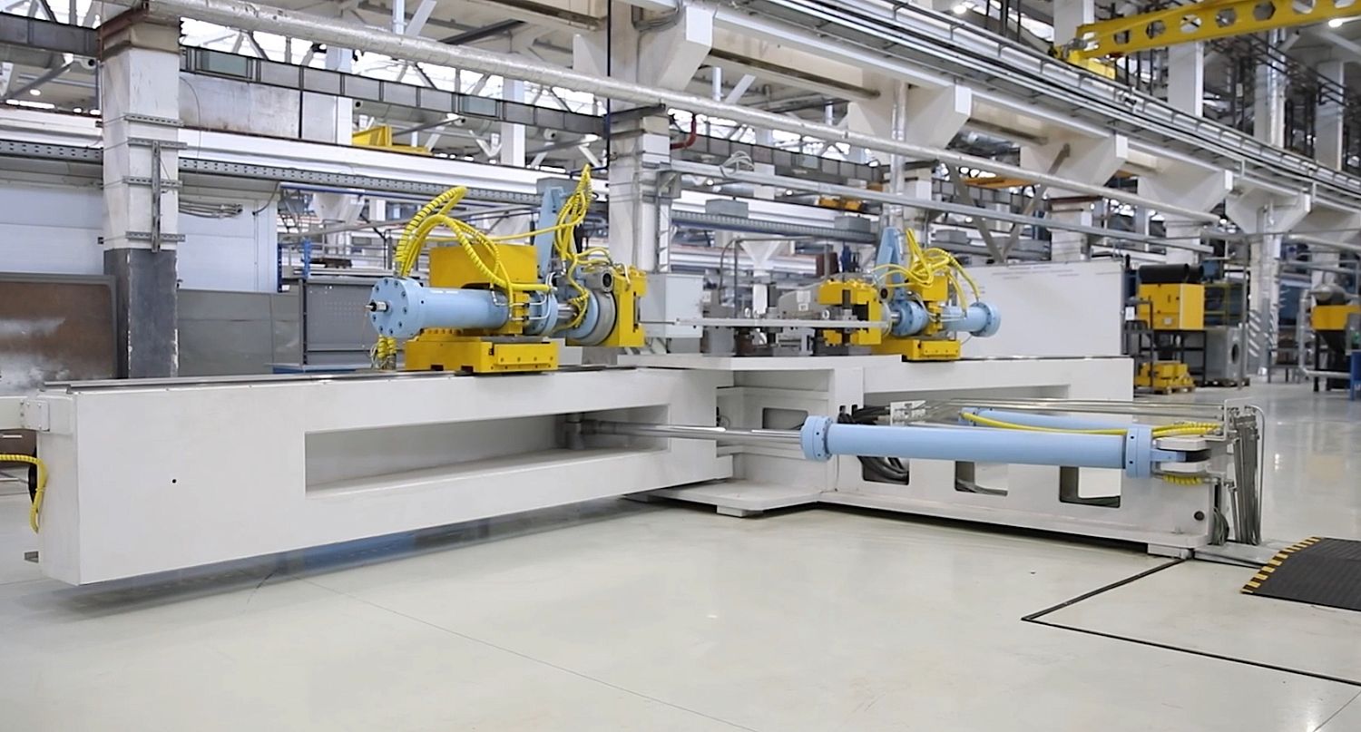 Ростех создал уникальный пресс для гибки деталей фюзеляжа самолета