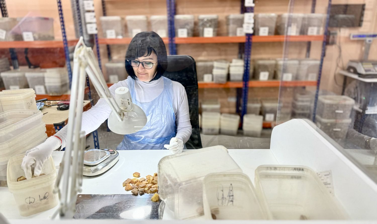 Калининградский янтарный комбинат присоединился к зарплатному проекту НОВИКОМа