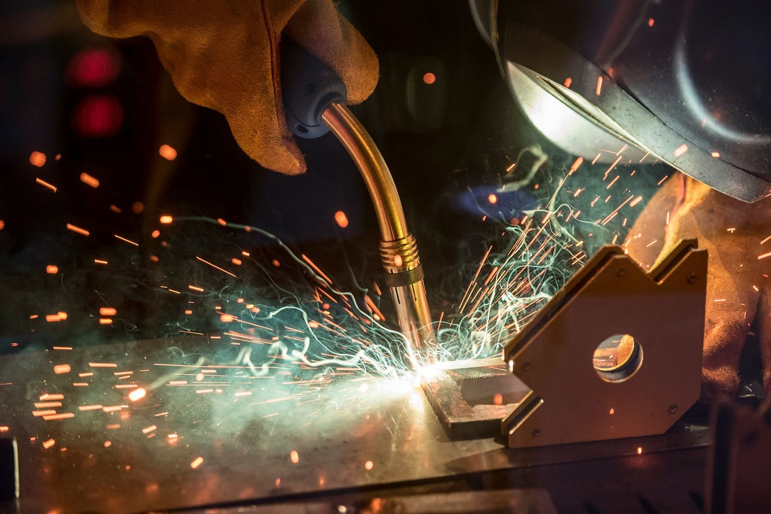 Завод «103 Арсенал» перешел на усиленный режим работы по ремонту военной техники